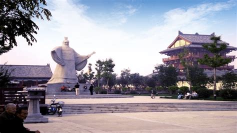 De Oude Stad Xuchang: Een Reis Door de Tijd en een Feest voor je Oogappen!